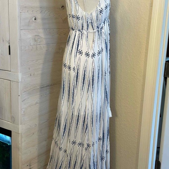 Hommage White Blue Print Maxi Dress V Neck Tie Waist Sleeveless Resortwear - Picture 6 of 14